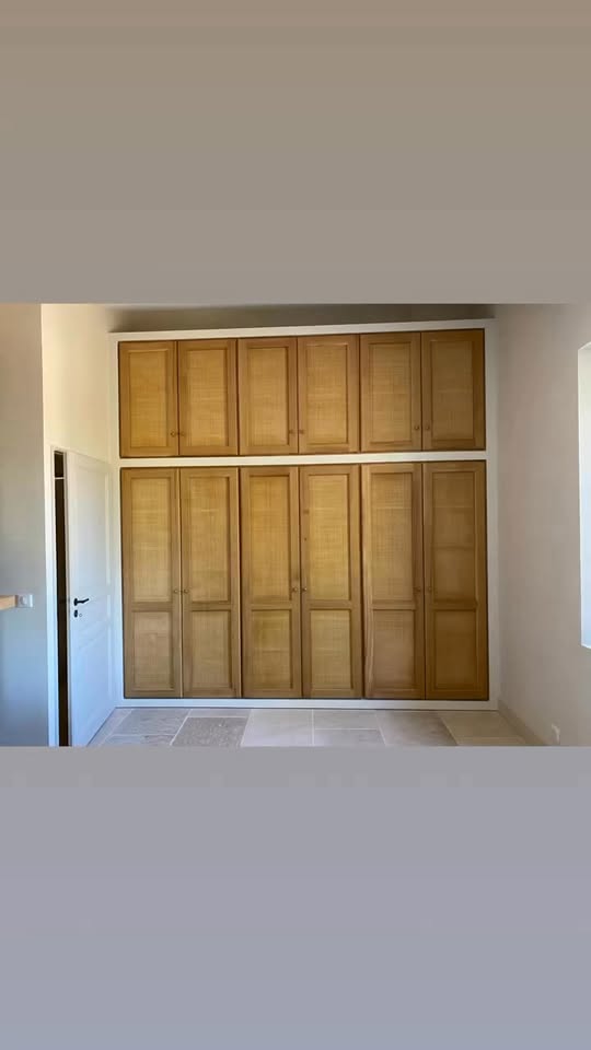 Placard mural chêne — réalisation La Menuiserie Notarianni