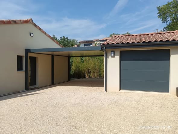 Porte d’entrée à carreaux — réalisation La Menuiserie Notarianni