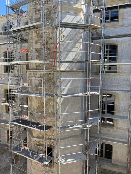 Restauration de façade — réalisation La Menuiserie Notarianni